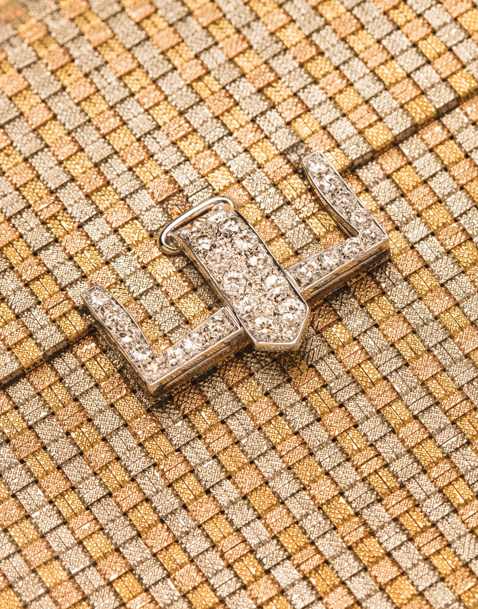 scfroma's tweet image. #purse #jewels #lovely #scfroma #stilllife #stillifephoto #shooting #picoftheday #gold #luxury #auctions