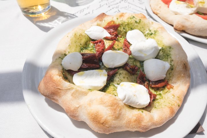 GOODNEWS - Da oggi la Pizza Napoletana è Patrimonio <a href="/UNESCO/">UNESCO 🏛️ #Education #Sciences #Culture 🇺🇳</a>! Ecco a voi la classifica stilata da noi di Skyscanner delle 15 Pizzerie di #Napoli dove assaggiare le vera #pizza Napoletana → 🍕 <a href="/ItalyMagazine/">Italy Magazine</a> <a href="/Italy/">Made in Italy</a> <a href="/iFood/">iFood</a>