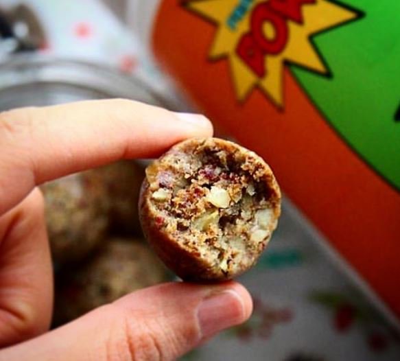 myEatFit's tweet photo. Catching up with our Advent treats - Day 4🎉! - If you have a sweet tooth and are looking to up your protein intake, @proteinpow has amazing and simple recipes you have to try out.... https://t.co/8JBixdIv9S #fitfam #fitness #healthysnacks https://t.co/JjjSVQJ9ip