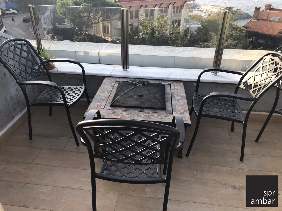Balkonunda kullanmak üzere Newport Sandalyeler ile Mozaik Kapaklı Mangallı Masa'yı kombinleyen değerli müşterimiz Mehmet Bey'e SPR AMBAR'ı tercih ettiği için teşekkür ederiz. 
0216 510 13 83
sprambar.com
#castaluminyum #bahçemobilyası #mangal