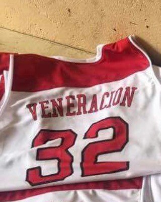 BeaIanLovERS's tweet photo. Papa Ihh with a fanโค
#IanVeneracion #AntonNobleIV
#CelebrityBasketballGame๐
#BalayanBatangas
#picctto https://t.co/kXvk5iyjic