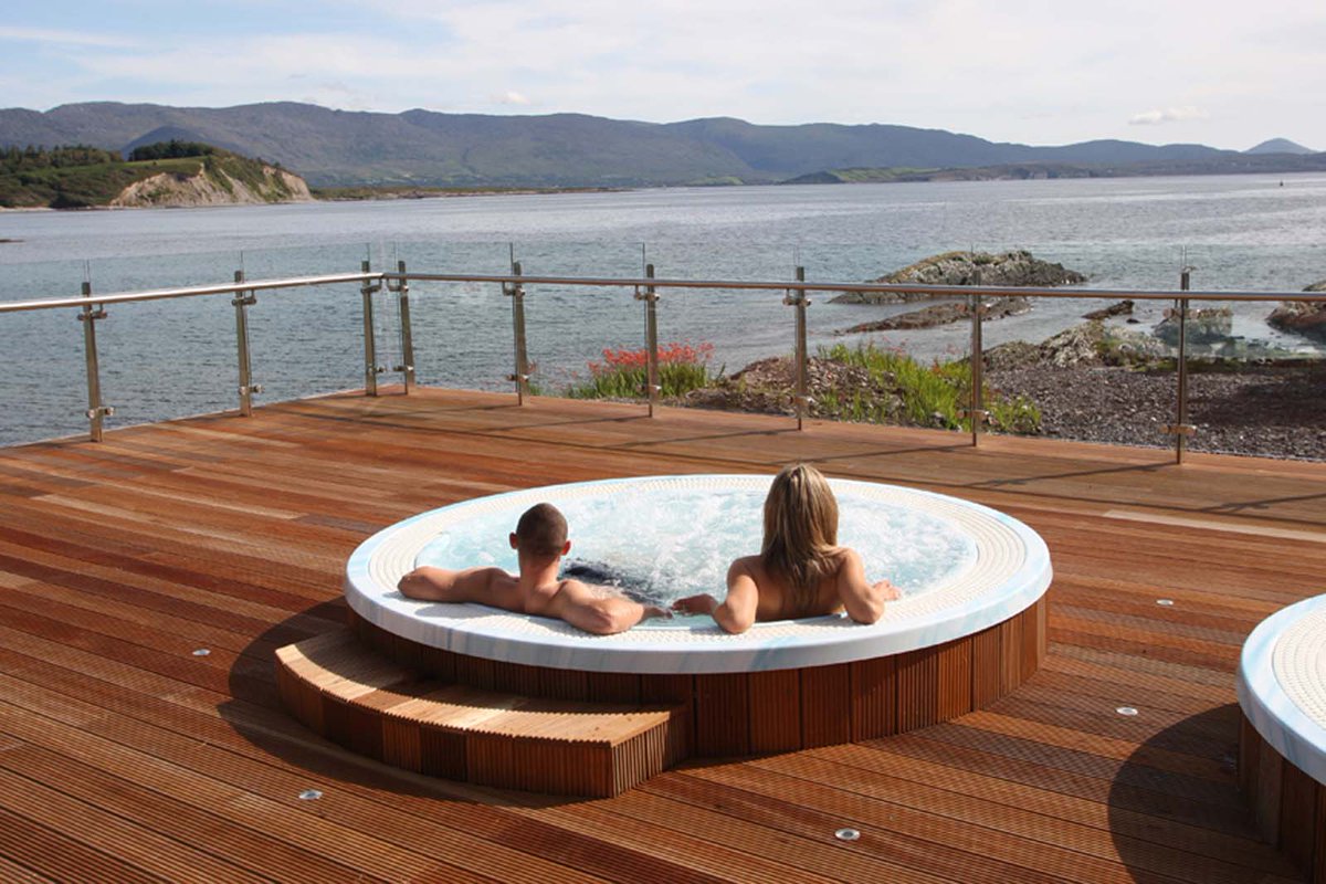 gemini media net: Outdoor Hot Tub Hotel Ireland