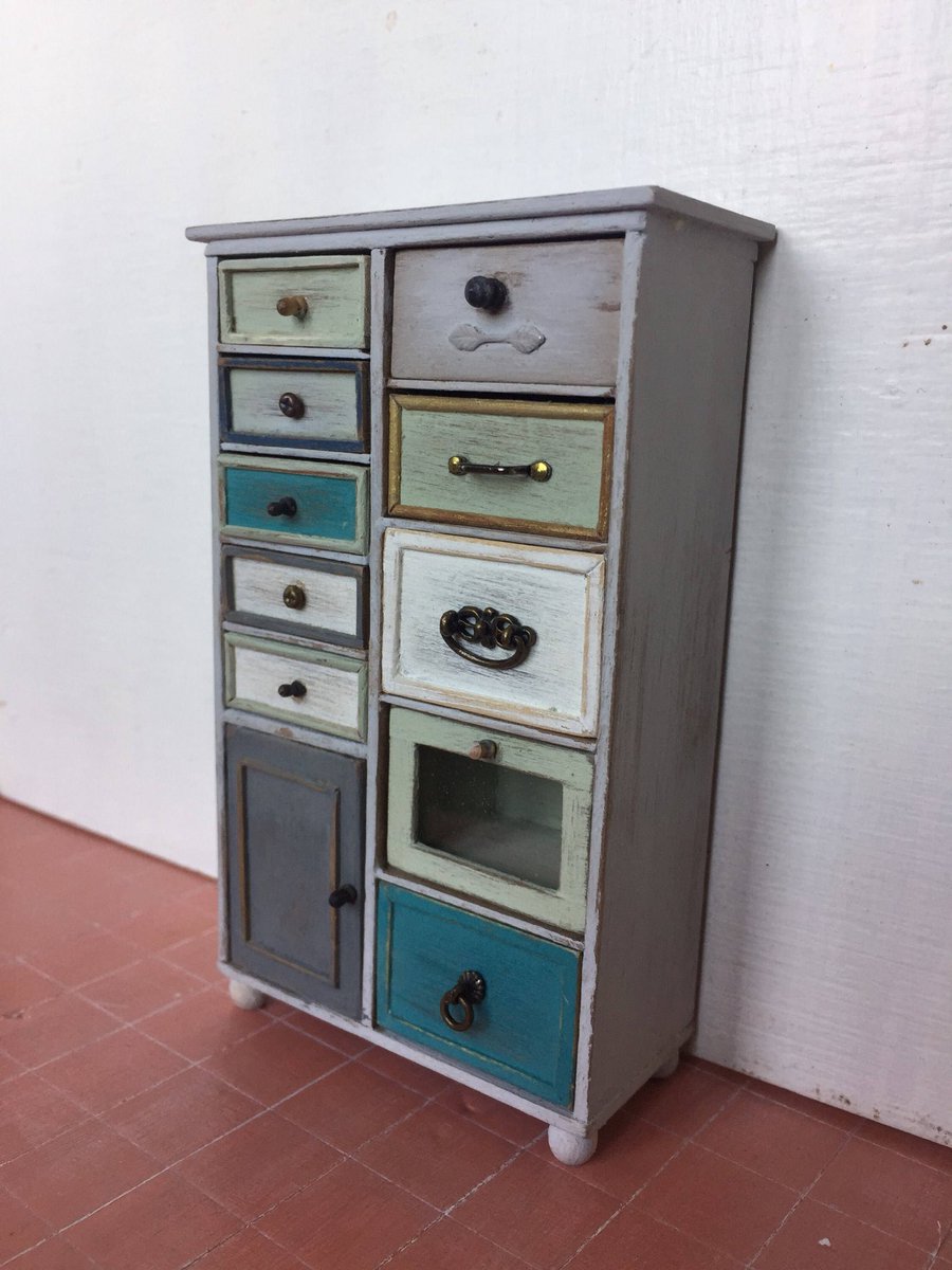 Cinenminiatures's tweet photo. Now on my Etsy shop: Dollshouse miniature chest of drawers #etsy #miniature #scaleoneinch #dollshouse #drawers https://t.co/I9NXmD5Lvx https://t.co/pmIGwRop0x