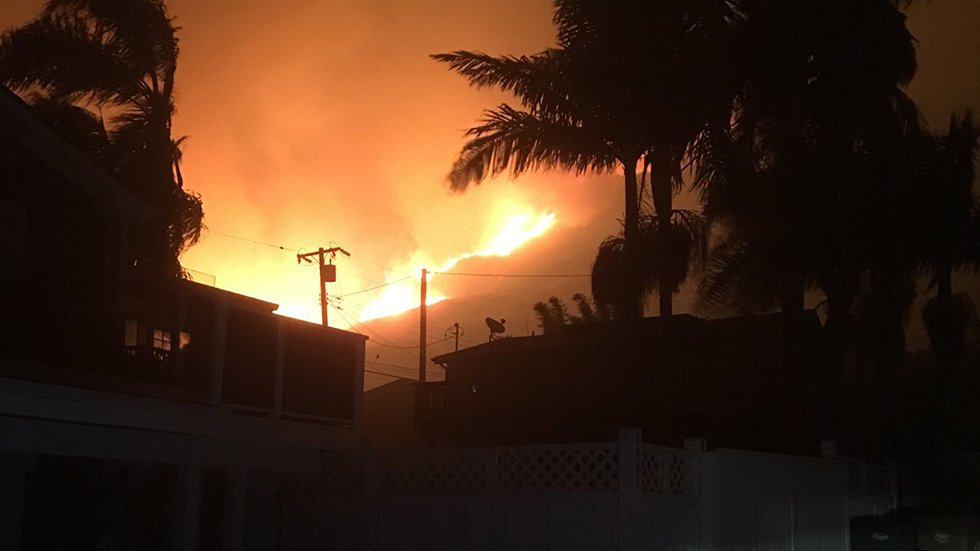 weatherchannel's tweet image. BREAKING: Evacuation orders expanded to include nearly the entire town of Ojai, California, from Santa Ana wind-whipped wildfires.   wxch.nl/2A0ubOc