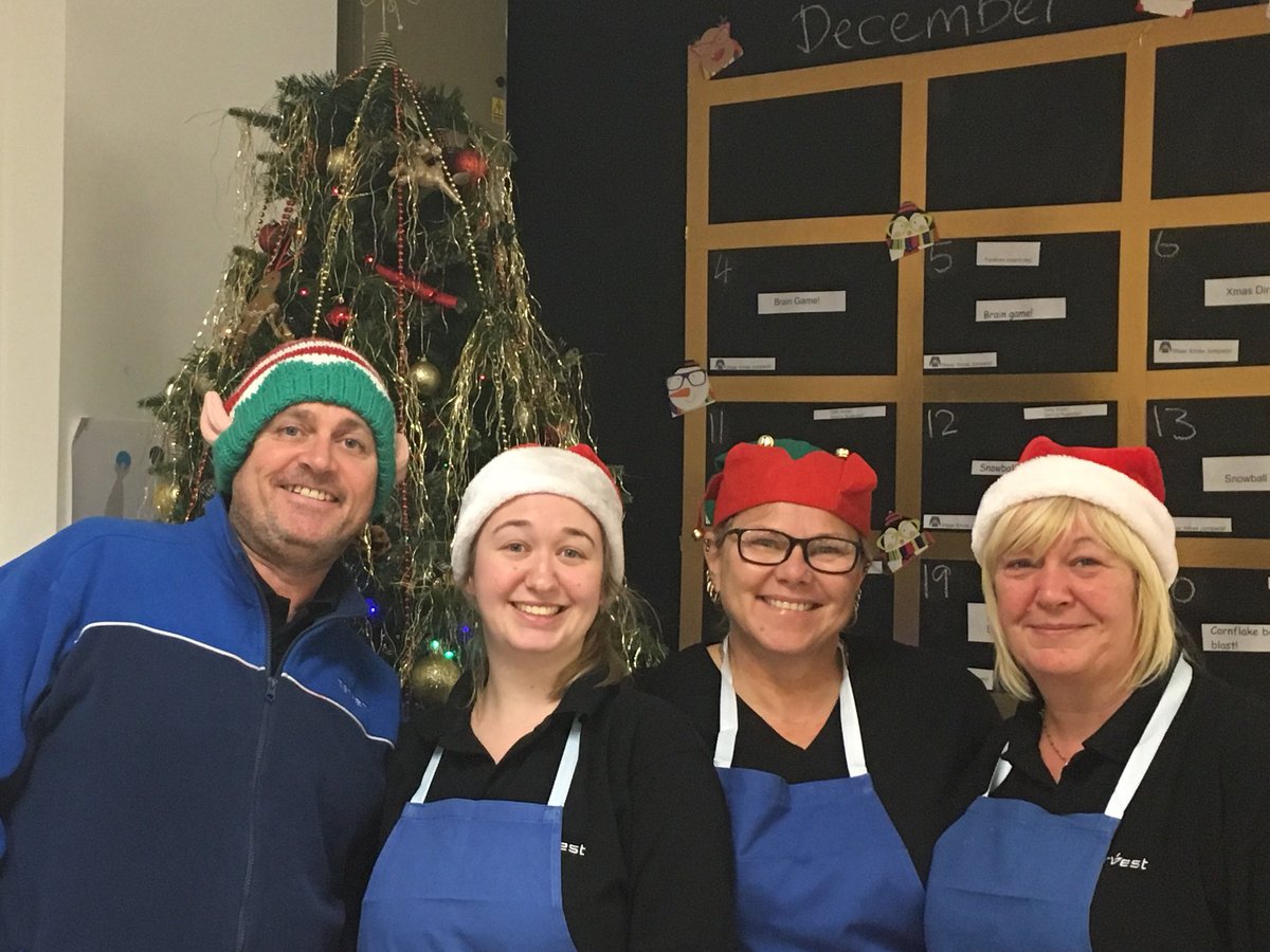 jessey1965's tweet photo. It keeps getting better, another great team getting great feedback at Tesco Edinburgh way #Santaslittlehelpers Best tree π² so far #keepmypromises @Servest_UK @CJGreen12 #issantaaservestian https://t.co/t5PF9TTdXy