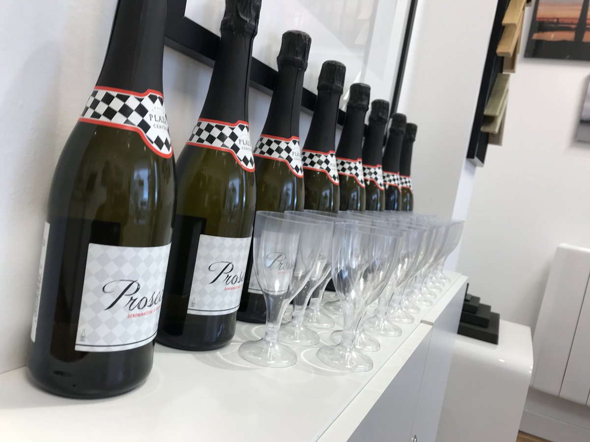 Christmas Jumper shoot at Words &amp; Pictures tonight in aid of @AamyRankin’s year with <a href="/ProjectTrustUK/">Project Trust</a>. Interested? There’s fizz...