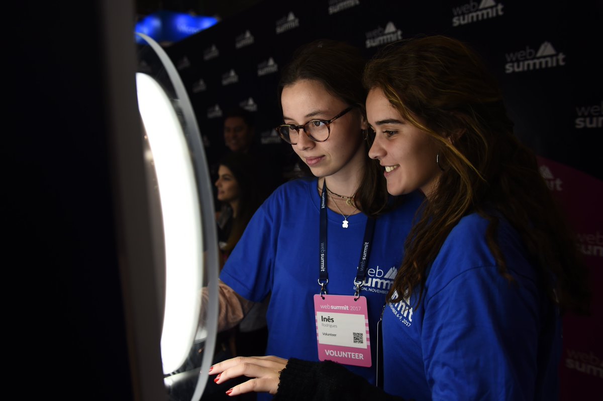 huggity's tweet photo. 🤓Our cool Halo App at #Websummit this year!
Find out more 👉 https://t.co/BJCyXYoqWX 👈 #huggity #Innovation #App #FanEngagement https://t.co/PRZ1o8oCZa