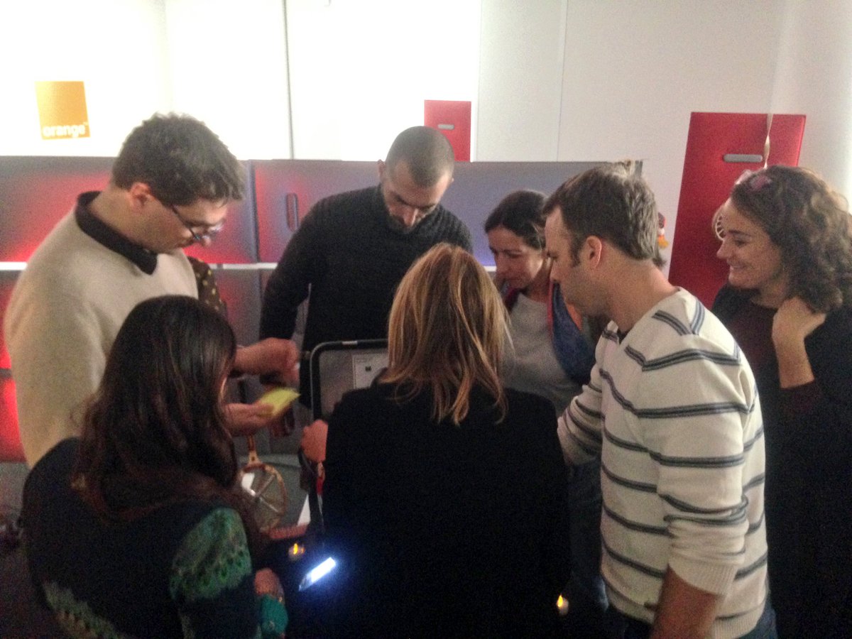 BusinessPole's tweet photo. [LUNCH BREAK] Nos équipes en pleine réflexion ... 🔎🤔 Vite, vite le temps s'écoule ! #escapegame #SophiaAntipolis #FunnyLunch https://t.co/Q6GTyhXcnK