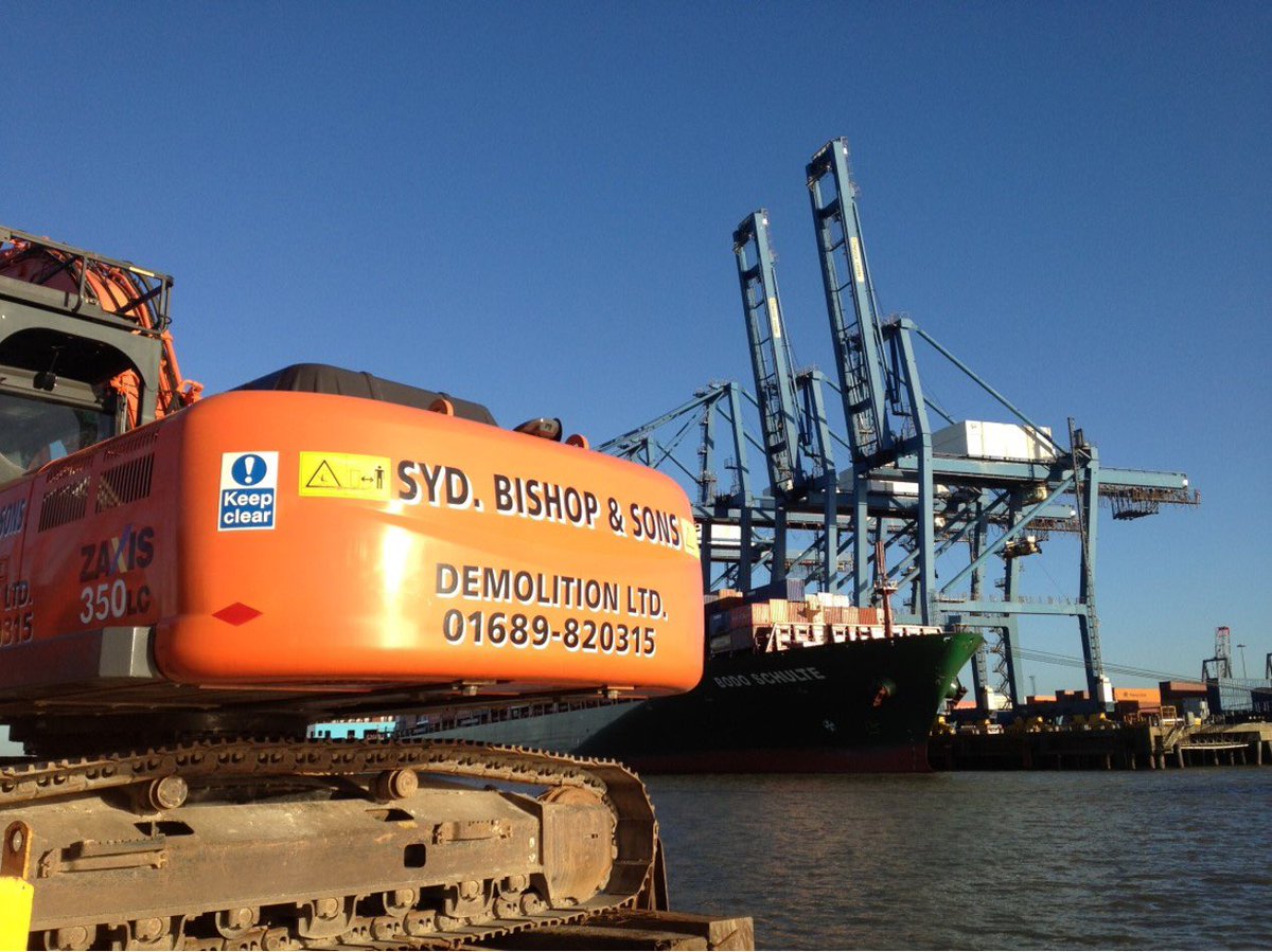 Supporting Throwback Thursdays: Henley's Jetty, Northfleet.

Henley’s Jetty was built in 1906 when W. T. Henley started a subsea telegraphic cable works company. Due to the ships being too large, the cable company decided to relocate. 

Read more here: sydbishop.co.uk/news/testing-c…