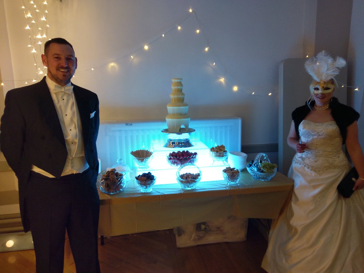 Sweetscart1's tweet image. @Sweetscart1 we supply amazing chocolate fountain's, with the Finest Belgium Chocolate. Which one is your favourite Milk, White or Dark.
With unlimited dips so everyone enjoys amazing tastes.....