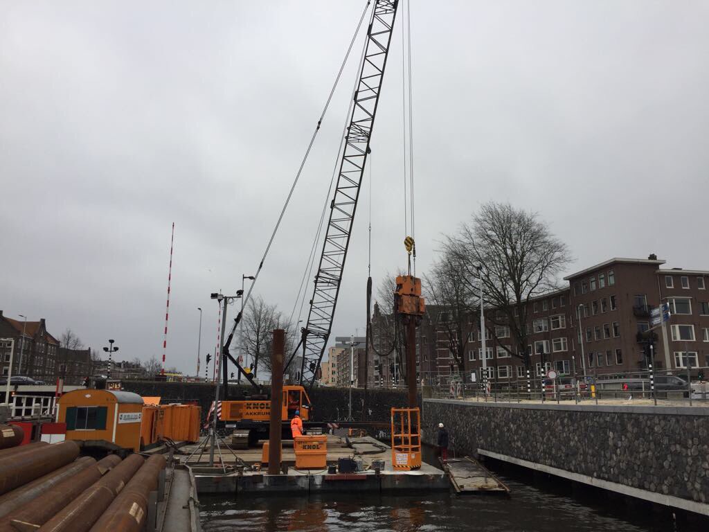 Vandaag start werkzaamheden #pontsteiger #Amsterdam. 84 buizen tot 24,00m1 lang. #trillingsarm aanbrengen, voor @GrootLemmer #mooiwerk