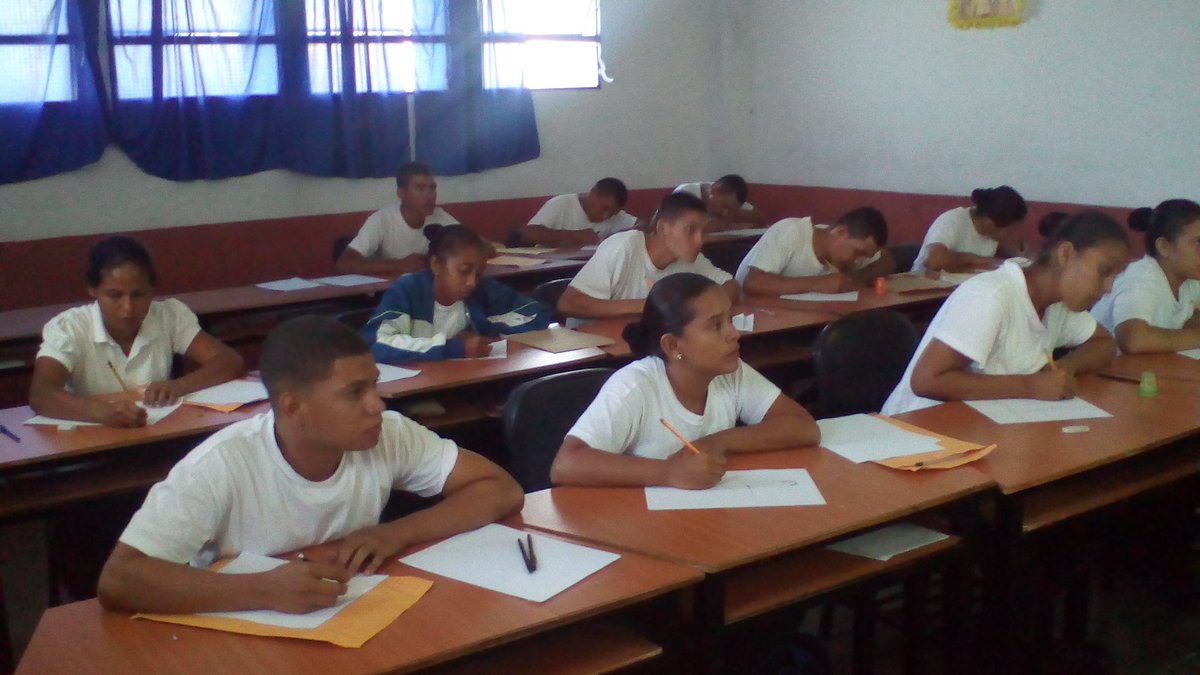 Unaciesmerida's tweet photo. #07Dic @unaciesmerida Aplicando prueba psicologica proyectiva a personal  de estudiantes de la I promoción del Centro de Formación policial Alberto Adriani. https://t.co/f3YE7R5uLG