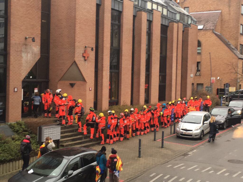 ANC_Bombers's tweet photo. El procés cap a la independència ha estat i serà sempre no-violent i pacífic. No vessarem ni una gota de sang per la República Catalana: és massa valuosa. Això sí, la donarem! #NiUnaGotaVessada #7D #OmplimBrusselles #DónaSang @rac1 @enpeudepau @CroixRougeBE https://t.co/wqYXHfaZDG
