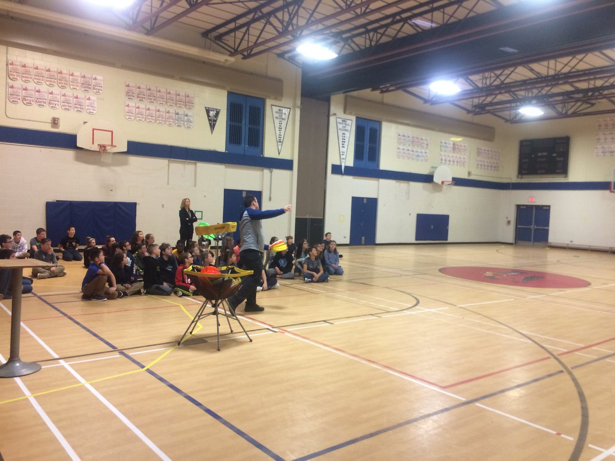 FirebirdNews's tweet photo. @frisbeerob is here to start off our day of SELF and wellness! #NearNorthUnited #findyourpassion #bucketfilling https://t.co/Iz5RsQVr4n