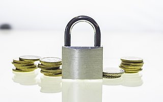 GDATA's tweet photo. #Bitcoins erfreuen sich seit längerem einer wachsenden Beliebtheit, auch bei #Erpressern.
G DATA reagiert auf diese neuen Ereignisse und erweitert den #BankGuard-Schutz auf die gängigsten PC-basierten Bitcoin-#Wallets: https://t.co/5yifP89UxS https://t.co/KgyzRkiu76