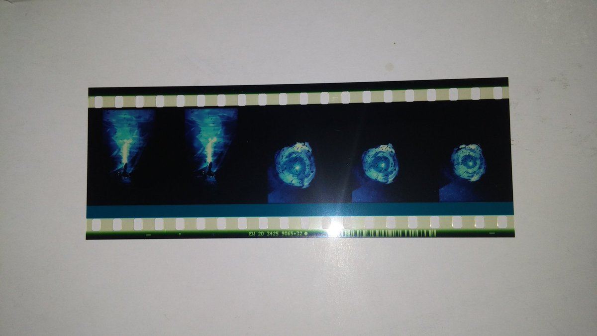 伊藤 春馬 いっと 拡散希望 先日 12 5 布田駅前で小さい銀色の袋に入ったフィルムの様な物を拾いまして国領駅前交番に届けてあります 私の見立て 映画の特典フィルム お巡りさんの見立て レントゲン写真 お心当たりの方は当該交番へ問い合わせ