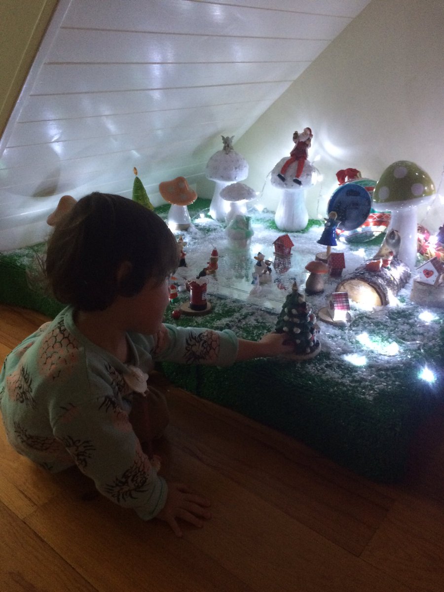 mrsgbees's tweet photo. Never seen such a beautiful Christmas decorations like this before🎄❤ https://t.co/py2HJZfwZY