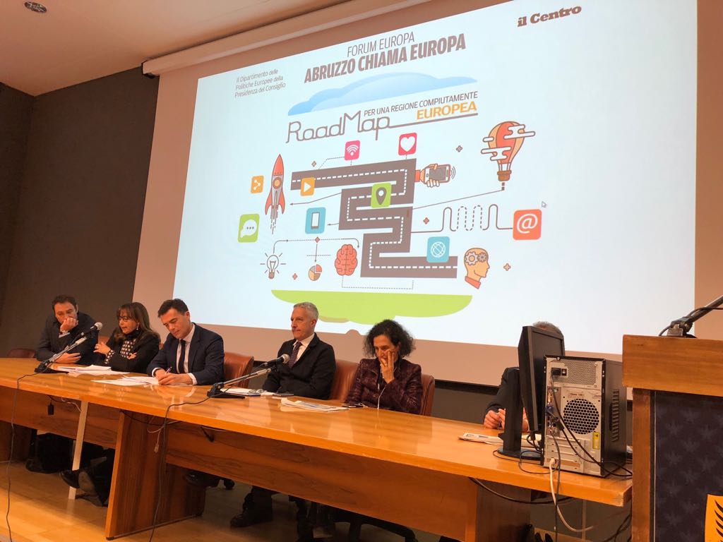 DipPoliticheUE's tweet photo. Si è chiuso oggi a #LAquila il ciclo di incontri "Abruzzo chiama Europa" con @sandrogozi, @d_agosti, @lucianodalfonso, Paola #Inverardi rettrice @univaq, Luciano #Lapenna di @comuni_anci, iniziativa realizzata in collaborazione con @Il_Centro #Abruzzo https://t.co/kq8CPhldQs