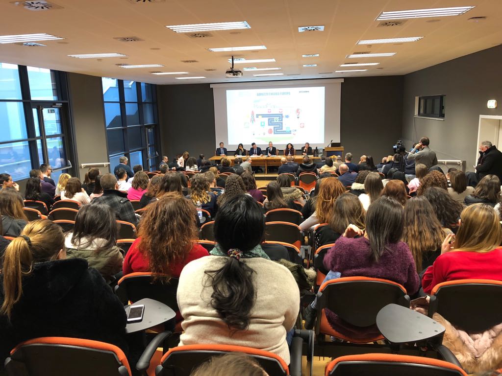 DipPoliticheUE's tweet photo. Si è chiuso oggi a #LAquila il ciclo di incontri "Abruzzo chiama Europa" con @sandrogozi, @d_agosti, @lucianodalfonso, Paola #Inverardi rettrice @univaq, Luciano #Lapenna di @comuni_anci, iniziativa realizzata in collaborazione con @Il_Centro #Abruzzo https://t.co/kq8CPhldQs