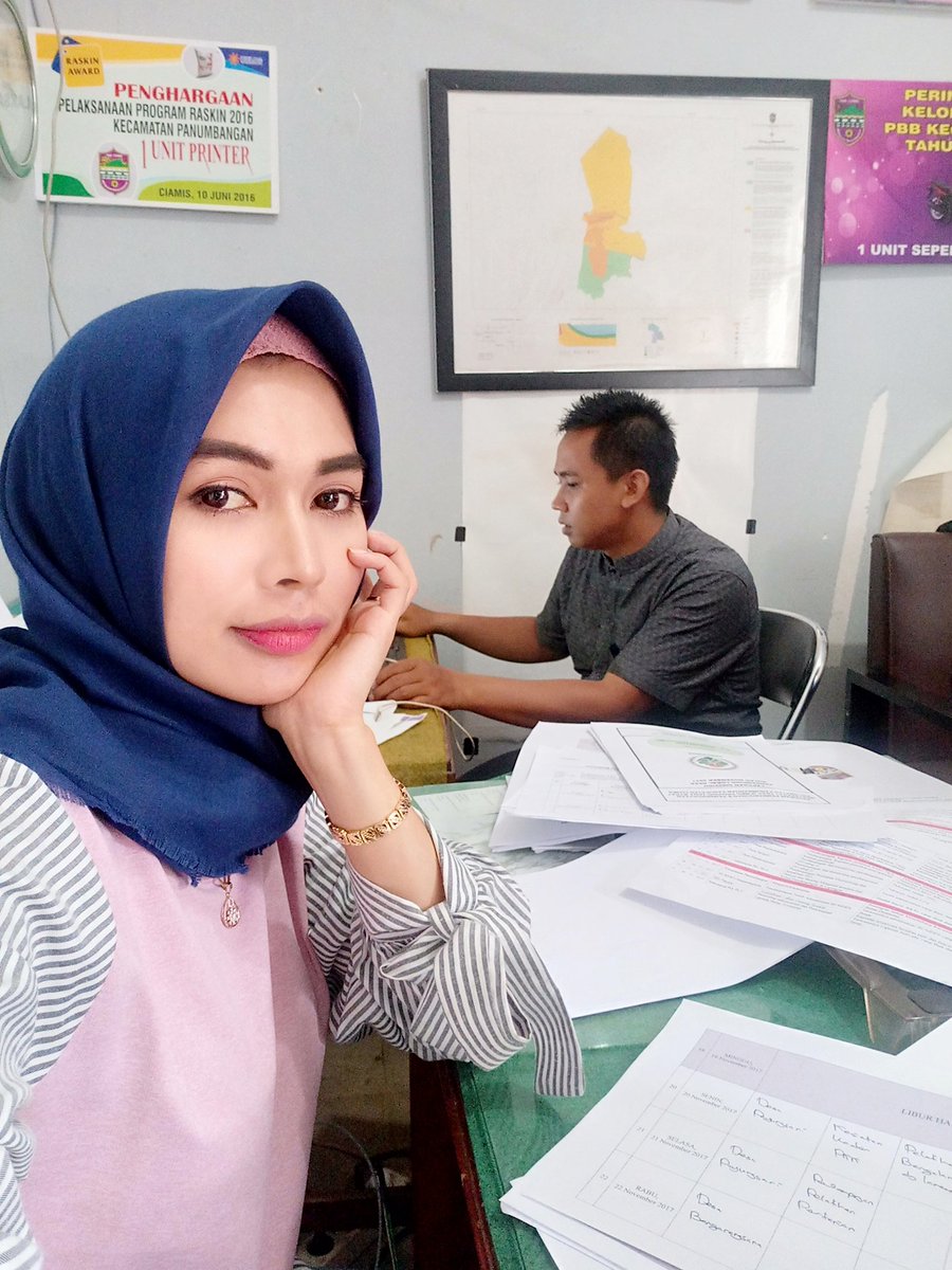 DiaRika1's tweet photo. Semangat bapak-bapak,  meski tugas kita berat, kita harus hadapi.
#P3MDCiamis
#BhaktiPendampingDesa 
@Husein_18 
@EkoSandjojo 
@AhmadErani https://t.co/O3MchT8OGp