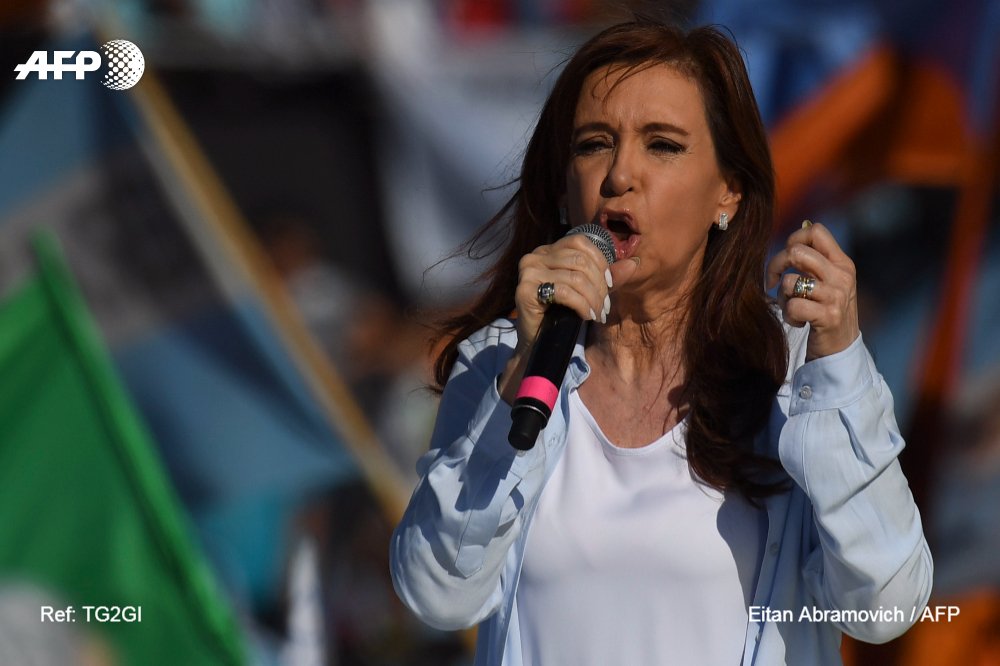 afpfr's tweet photo. Argentine: mandat d'arrêt contre l'ex-présidente Cristina Kirchner (source judiciaire) #AFP https://t.co/SYNRfcuyAe