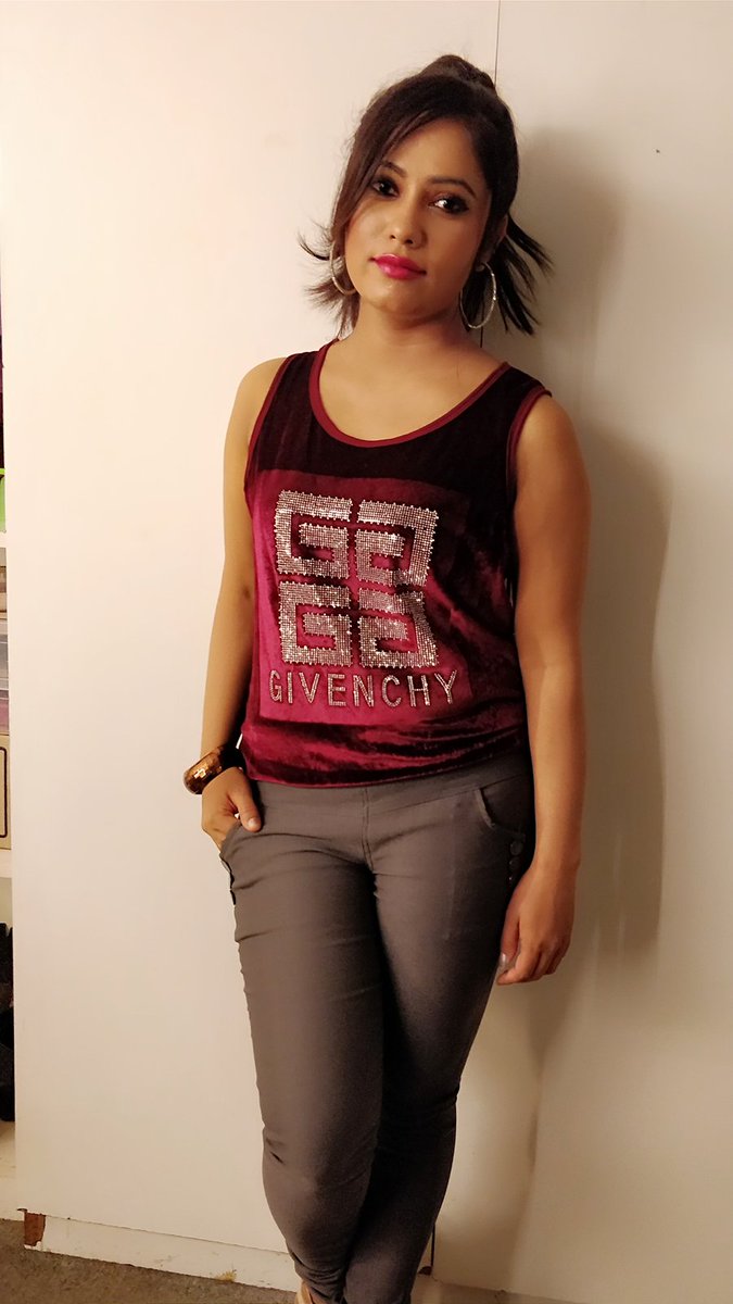 suguna_n's tweet photo. #Goodevening #beautiful #maroontop #today full #hungama #filmynews at6.30pm on @suvarnanewstv r u ready to watch? https://t.co/52lASzWA2U