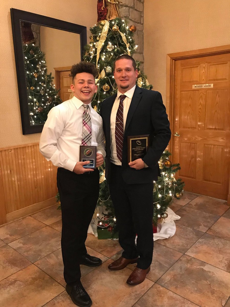 LHS_PanthersFB's tweet photo. Finished the year out at the Top 26 Banquet last night. @blackburnn33 was honored for his achievements on and off the field and Coach Taphouse recieved the Owen Hauck "CLIFF" Coach of the Year award! Awesome way to end the year. #panthers17 https://t.co/EEYbb0qftK