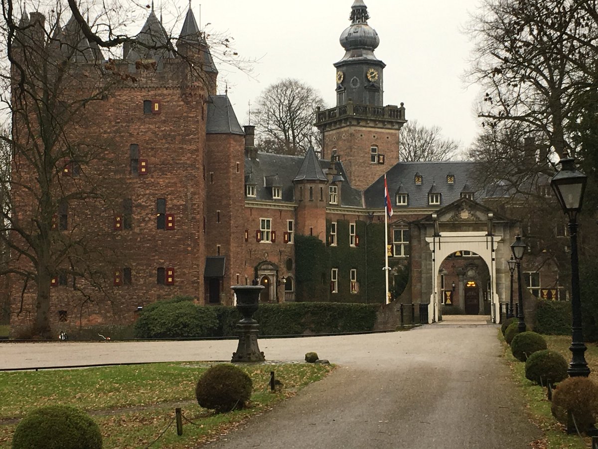 HarmavdRoest's tweet photo. Eens wat anders dan een gemeentehuis. #Nyerode https://t.co/I5TDacre0f