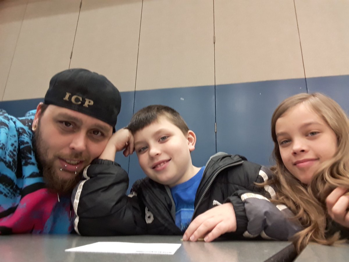 WhoJRGray0420's tweet photo. Hour of sleep n still man enough to rock this #prodads !! Even got a kid that's not mine w us! Boss status https://t.co/TqjCOVKhKv