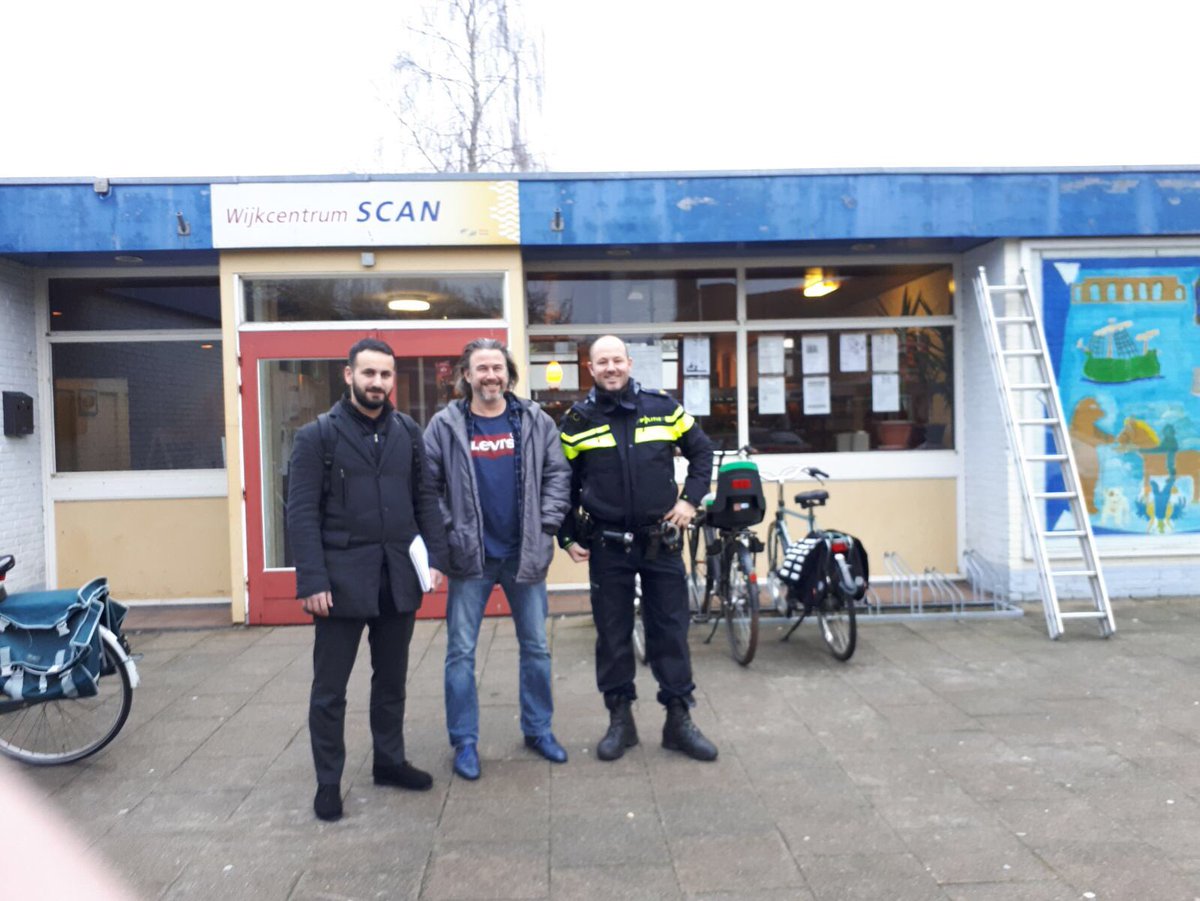 Met @WijkagentDennis en de gemeente de wijk in! Samen zijn we sterk! Samen maken we De Keverdijk een betere plek!