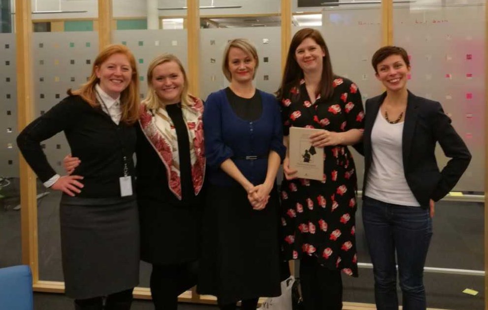 Rettsdata's tweet image. Boken Fremmedkrigere som nå er i salg, har en bred, tverrfaglig tilnærming til fremmedkrigerfenomenet. Tidligere denne uken ble bokens tema diskutert på #Dax18. Hør episoden her: radio.nrk.no/serie/dagsnytt…