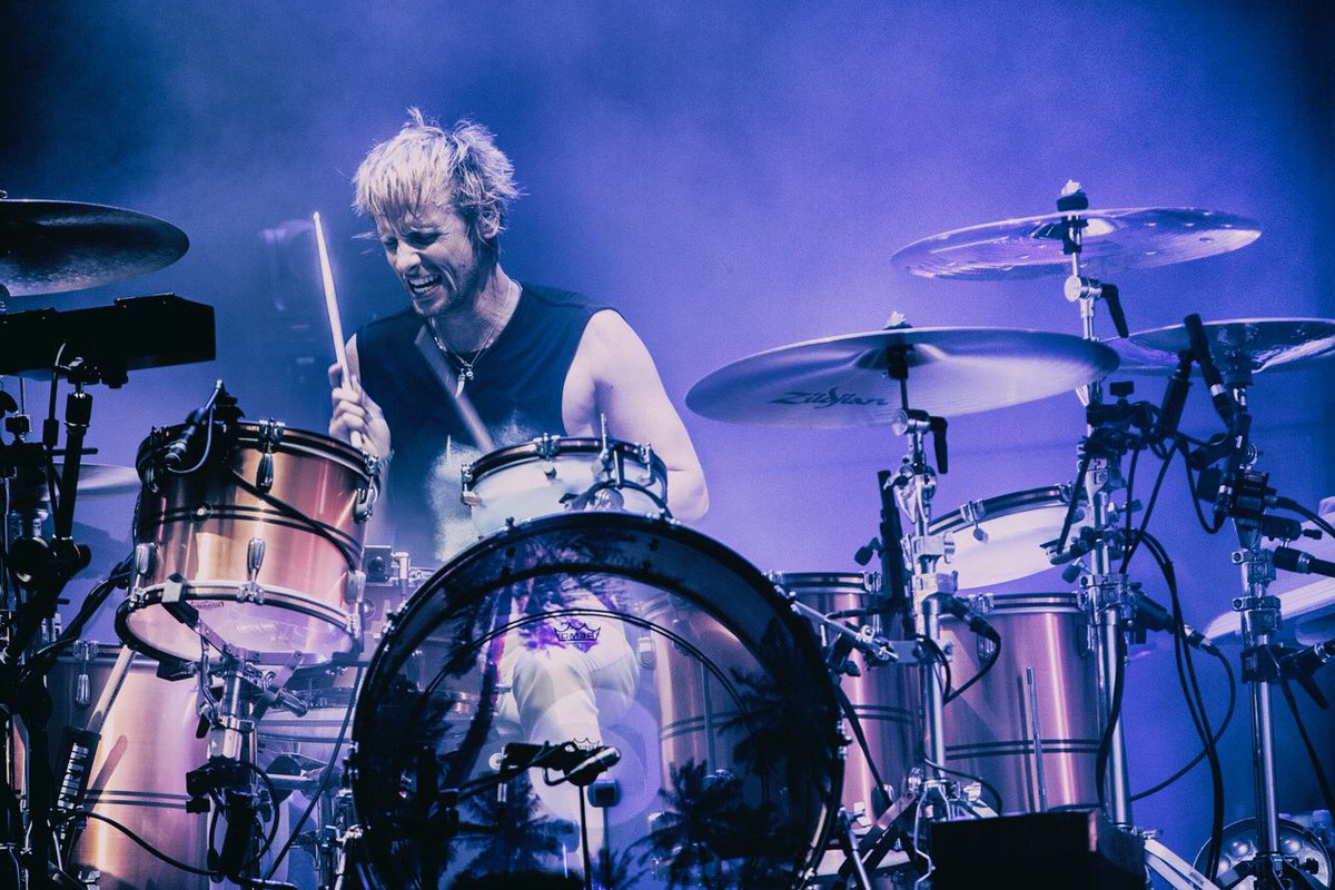 museband's tweet photo. Happy birthday, @Dominic_Howard!! 🥁🎂🎉🎈

 📸 by Hans-Peter van Velthoven https://t.co/6q5Uum584n