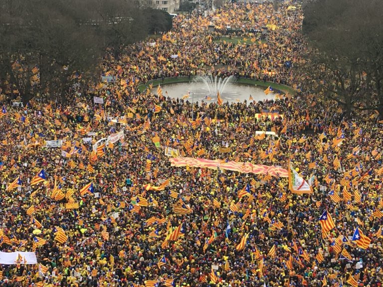 jmangues's tweet photo. No eran 45.000 catalanes en Bruselas, era la voluntad y sentimiento de más de 2 millones. #RoadToBrussels #WakeUpEurope #OmplimBrusselles https://t.co/BBKSvnrPOZ