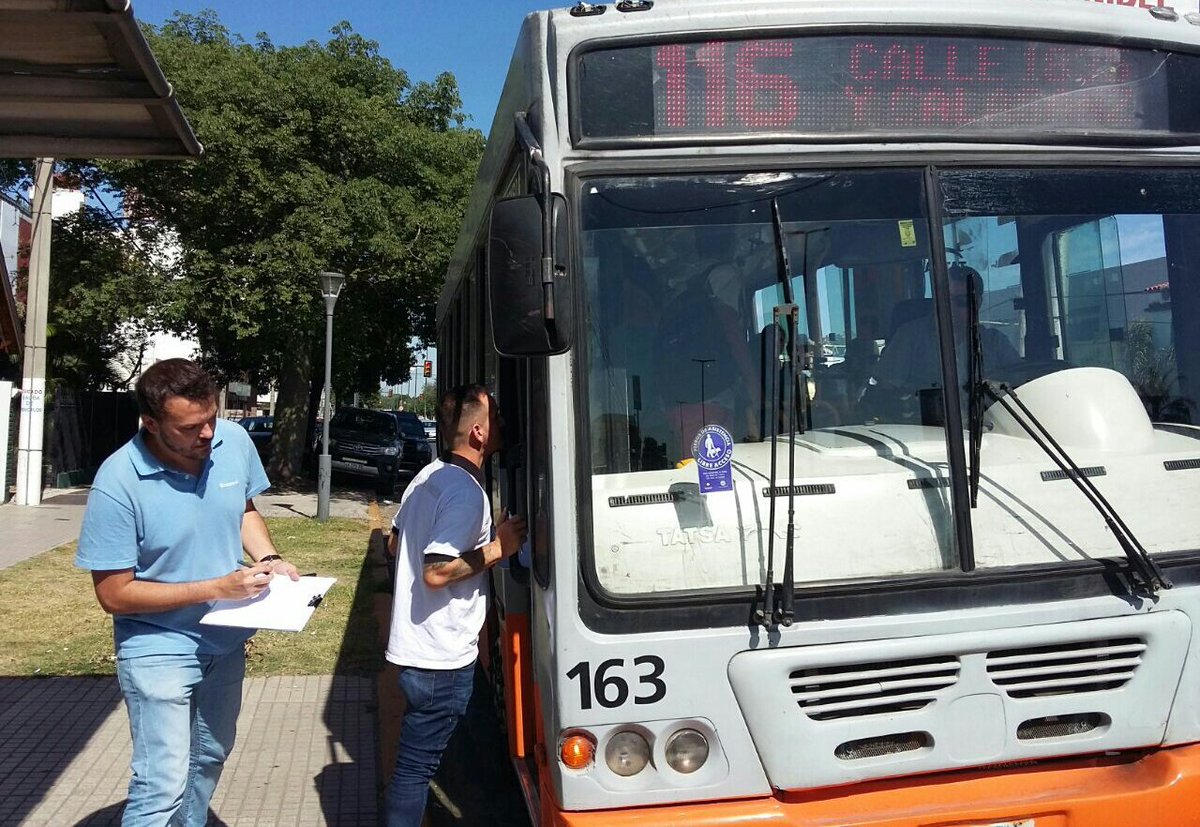 MAlvaradoMR's tweet photo. ⚠ #Operativo #ControlTUP, en Eva Perón y Rodó, @CMDNoroeste >> 🚌 Líneas 115 Aeropuerto, 116, Enlace Noroeste, 133 Verde y Negro. Horario/frecuencia/limpieza/higiene. #EstamosCerca! https://t.co/n1cPTdfJXS