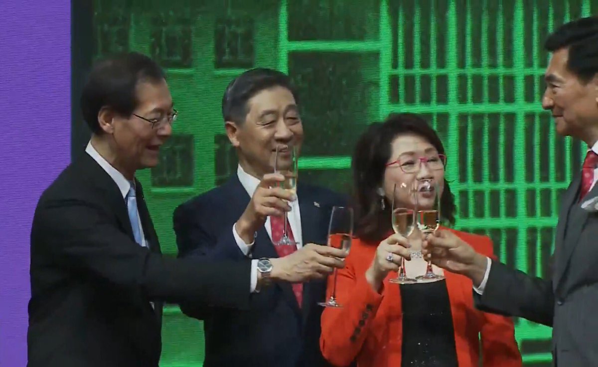 HongKongPolyU's tweet photo. Vote of thanks by Dr Patrick Poon and Dr Katherine Ngan, Co-chairmen of the #PolyU 80th Anniversary Celebration Dinner Organising Committee. #PolyU80
Live streaming: https://t.co/jQMltT7tCt https://t.co/wH2AdsptVx