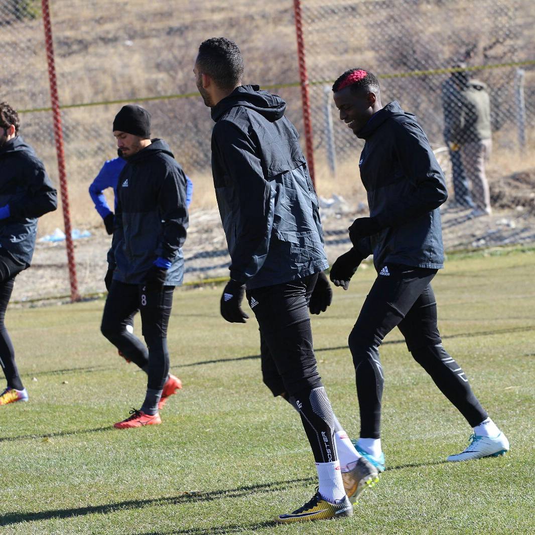 YMSkulubu's tweet photo. Göztepe maçı hazırlıkları devam ediyor. #YeniMalatyaspor #MaçaSon2Gün #BiletiniAl #OrdaOl https://t.co/cOjCZ2Wfak