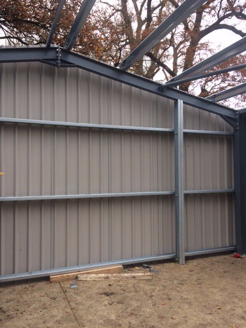 OdoniElwell's tweet image. This portal frame installation in Surrey will be complete by the end of the week. Good effort team #steelbuildings #OdoniElwell #fullservice