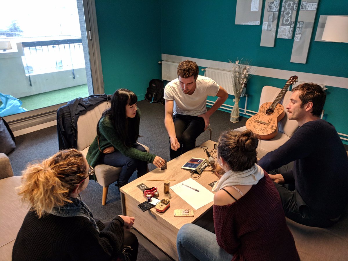 justemorning's tweet photo. Aujourd'hui @L00PTHEW0RLD a organisé un atelier d'initiation à la création musicale. En 30 minutes, 5 résidents de Morning Poissonniers ont enregistrés une mélodie, composée d'un ensemble de boucles musicales #Morningpoissonniers #Morningcoworking https://t.co/lnbc7ZFQRx