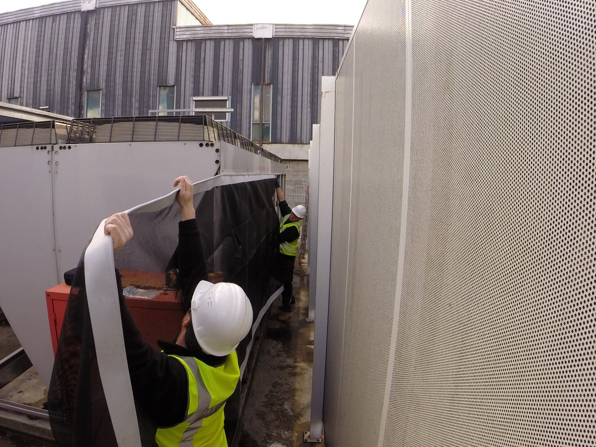 AirIntakeScreen's tweet photo. The new #RABScreen Continuous Attachment System in action on site. 12m of chiller coil protection in under 15 minutes. #HVAC Air intake filter screen ingenuity by @DHDCooling https://t.co/1fNCrVuJrg
