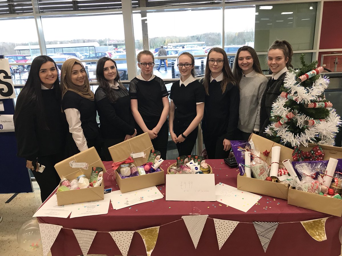 OutsidetheBoxye's tweet photo. Some photos from our day at the @YE_Scotland Trade fair. Selling our pamper hamper and our festive Christmas box🎅🏻✨ https://t.co/g3HNbQD9l8