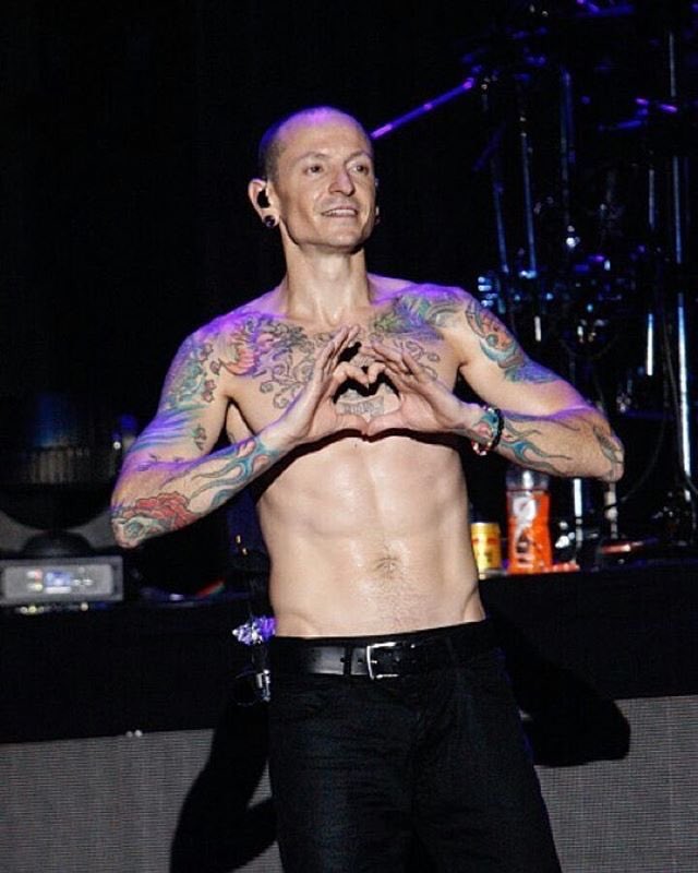 m_moncivais's tweet photo. Day 7

I've never been a social butterfly or had many followers on Twitter. But ever since joining the #LPFamilly I've met a bunch of awesome people including @SaraSoldier17 @orban_monika @toryn_volkwein. You ladies always make my days much more brighter. #XMasLightForChester https://t.co/n3SSXGTbVD