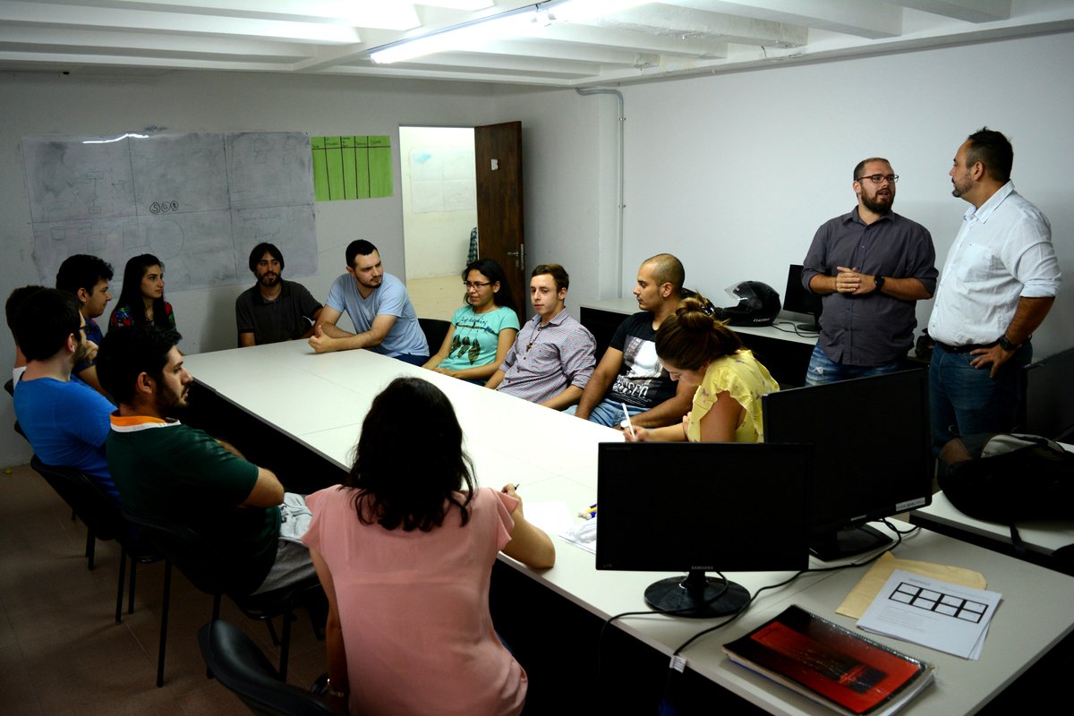👉 La firma  “42Mate” realiza entrevistas laborales a los alumnos del <a href="/InformatorioCh/">Informatorio Chaco</a> con miras a cubrir de 6 a 9 vacantes en la empresa. <a href="/NataliaMustillo/">Natalia Mustillo</a>
@ChacoGobierno <a href="/domingopeppo/">Domingo Peppo</a> <a href="/horaciorey/">Horacio Rey</a>