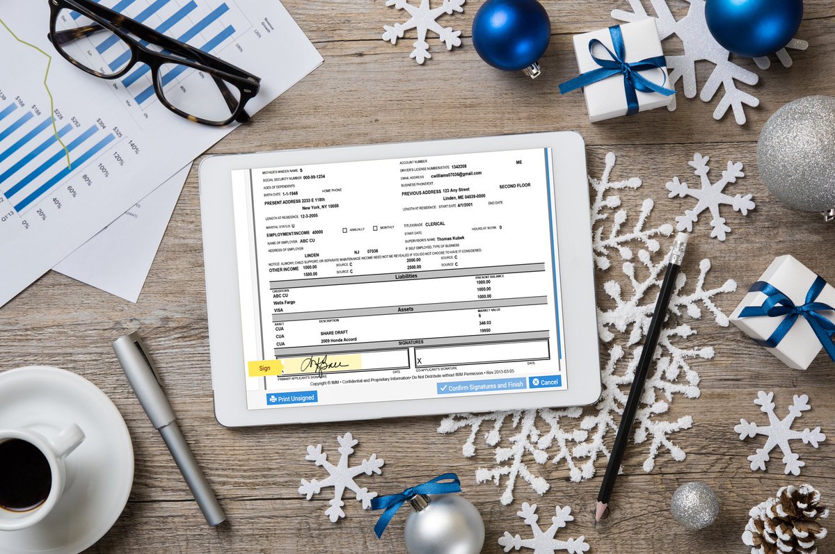 IMMeSign's tweet photo. 'Tis the Season...for #eSignatures! Make sure you give your consumers a dynamic and convenient way to interact with your #Bank or #CreditUnion. Contact us today and let us show you why over 740 #Financial Institutions use #IMMeSign. (BTW- #HappyHolidays too!) #fintech #lending https://t.co/rtPt2YVspo