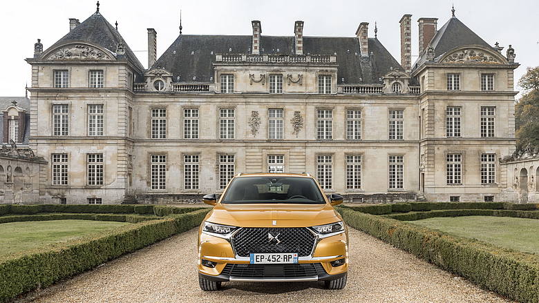 lautomobile_ACI's tweet image. La nuova DS #7Crossback vuole essere l'auto del rilancio di @dsitalia, brand premium del gruppo @GroupePSA, dopo un periodo in calo: motore fino a 225 cavalli, numerosi sistemi di assistenza alla guida e impianto audio professionale goo.gl/nQLNrP