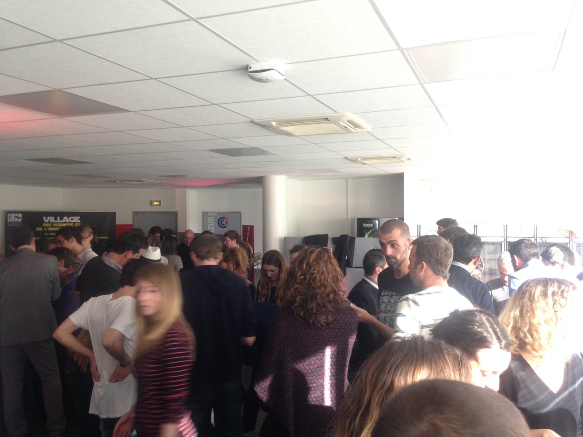 BusinessPole's tweet photo. Merci aux 70 participants de ce 1er LUNCH BREAK #escapegame vous avez été de super enquêteurs 🔎😀!!! Bravo pour cette belle démonstration de coopération, d'intelligence collective et de bonne humeur 😀!!! #SophiaAntipolis #FunnyLunch https://t.co/c6szCvN3x9