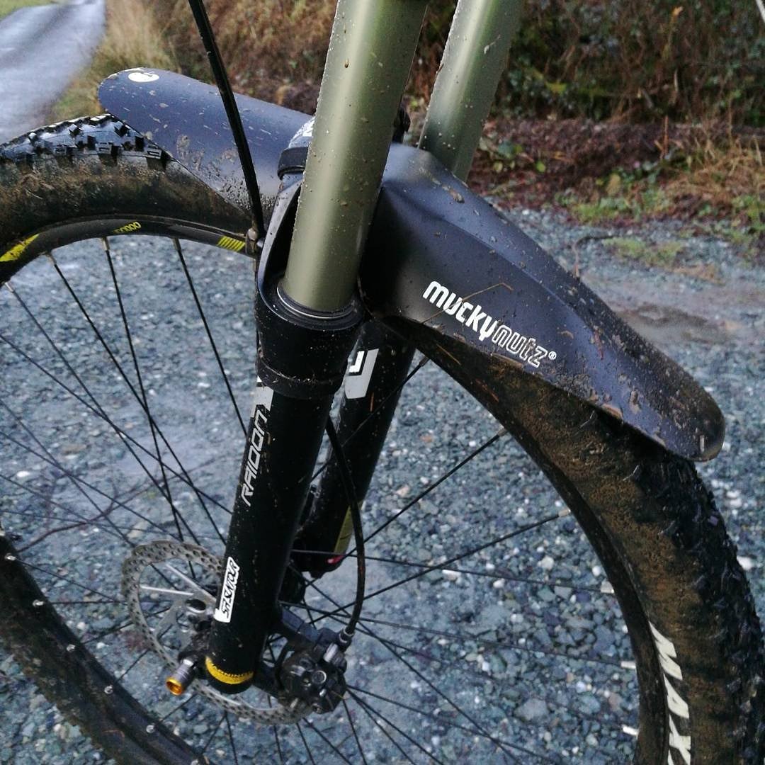 MuckyNutz's tweet photo. The full face fender is nearly 12 months old now! - it's an awesome piece of kit for winter riding, offering great front end protection without much weight or bulk ππ #FullFaceFender
#MuckyNutz #Mudguard #MTB #MountainBiking #MountainBike #HardTail #FrontMudguard https://t.co/lRtZI6x3vr