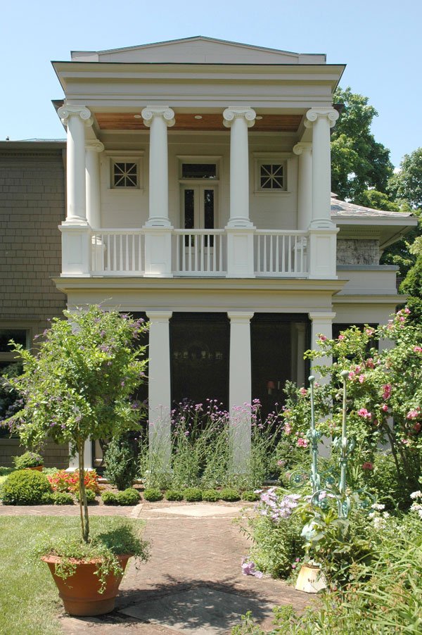 1800Columns's tweet photo. Authentic replication columns with Greek Erechteum capitals & bases on the top floor. For the bottom, wooden square tapered columns with Tuscan capitals & bases were utilized.
#Columns #Exterior #Greek #Erechtheum #Capital #Bases #SquareColumns #Tuscan #ExteriorDesign #WoodColumn https://t.co/fYICLOujSO