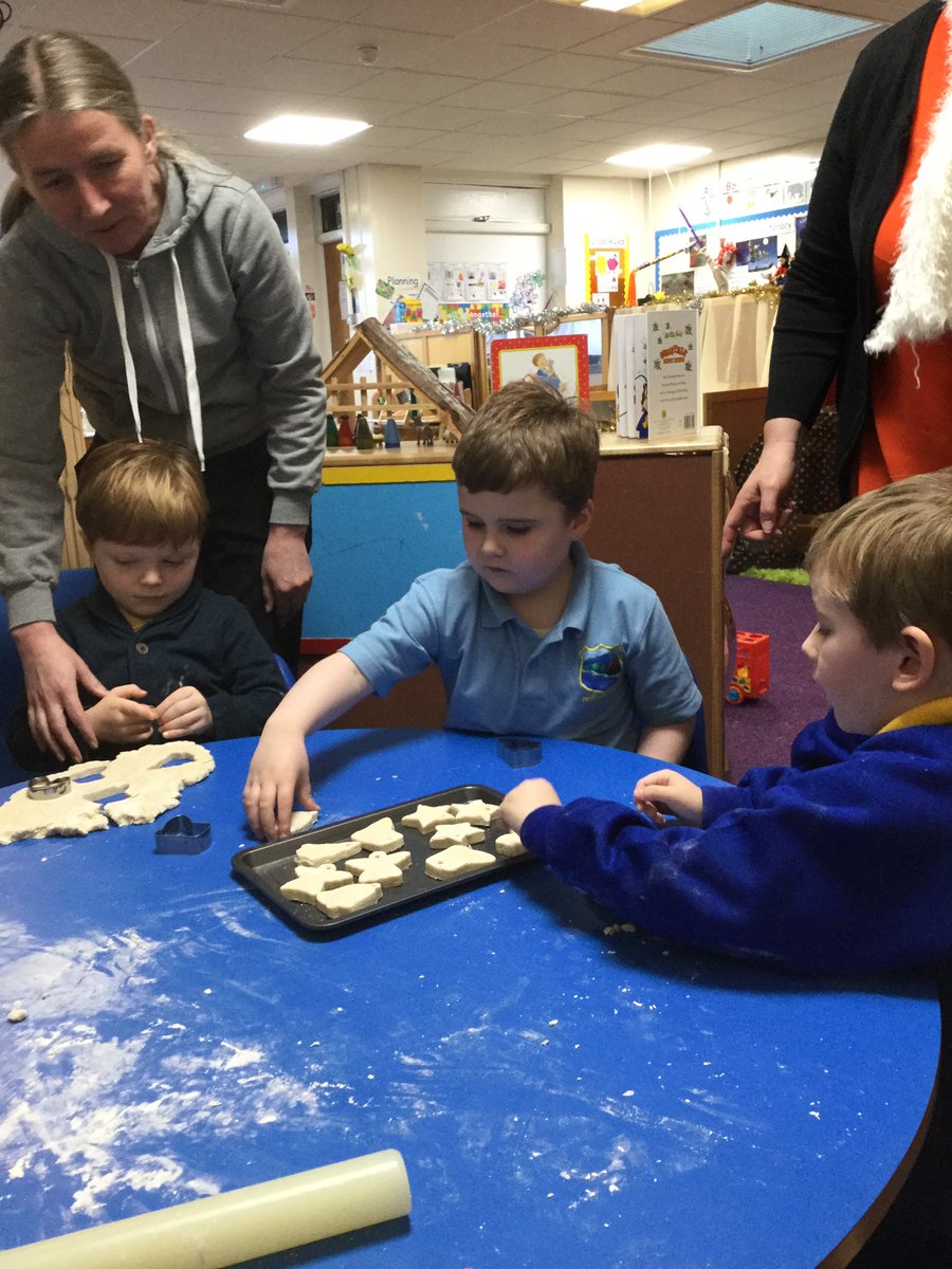 PetersburnPS's tweet photo. Base 1 and Nursery boys having fun making salt dough decorations.#christmastreefun https://t.co/kSWjpL1iLq