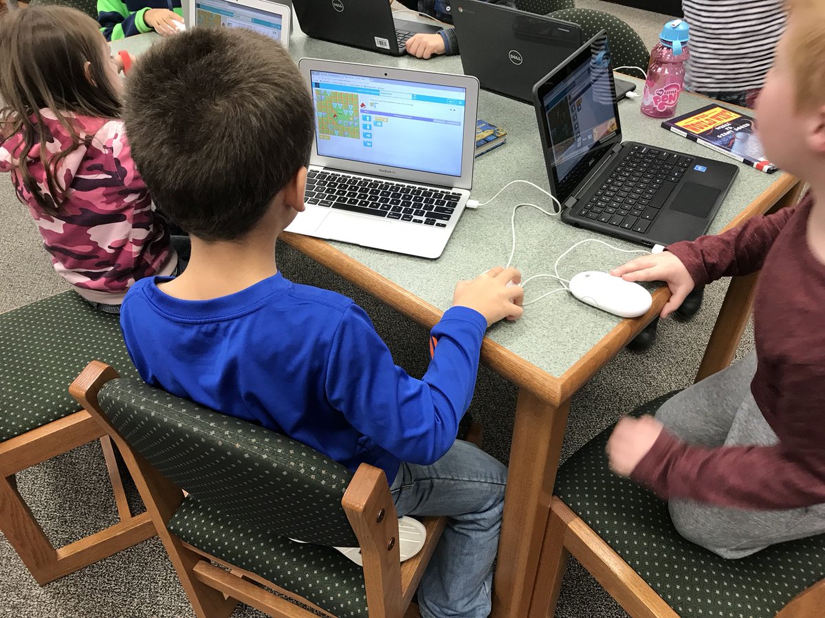 JPElibrary's tweet image. #HourOfCode is here! @Mrs_Anderson1st Ss are loving it! #LISDcodes #leanderisdlib