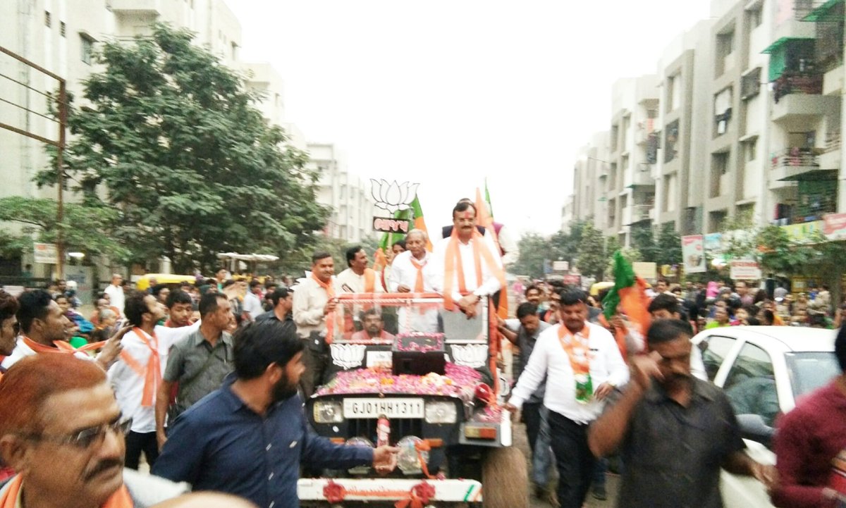 lalitdhamel's tweet image. વટવા વિધાનસભા લોકપ્રિય ધારાસભ્ય ગુજરાત નાં ગૃહ મંત્રી @Pradipsinh_mla  સાહેબ ની લાંભા વોર્ડ માં લોક સંપર્ક રેલી આપણાં પ્રદીપસિંહ બાપુ